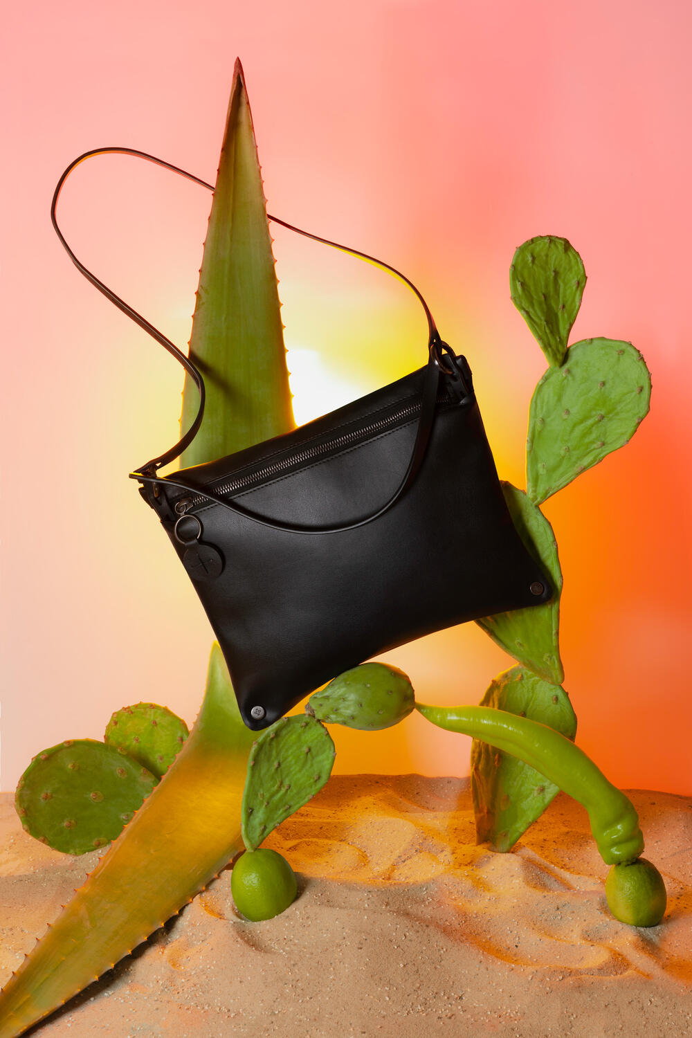 MOONLIT ed.1 vegan black INA KENT Schultertasche