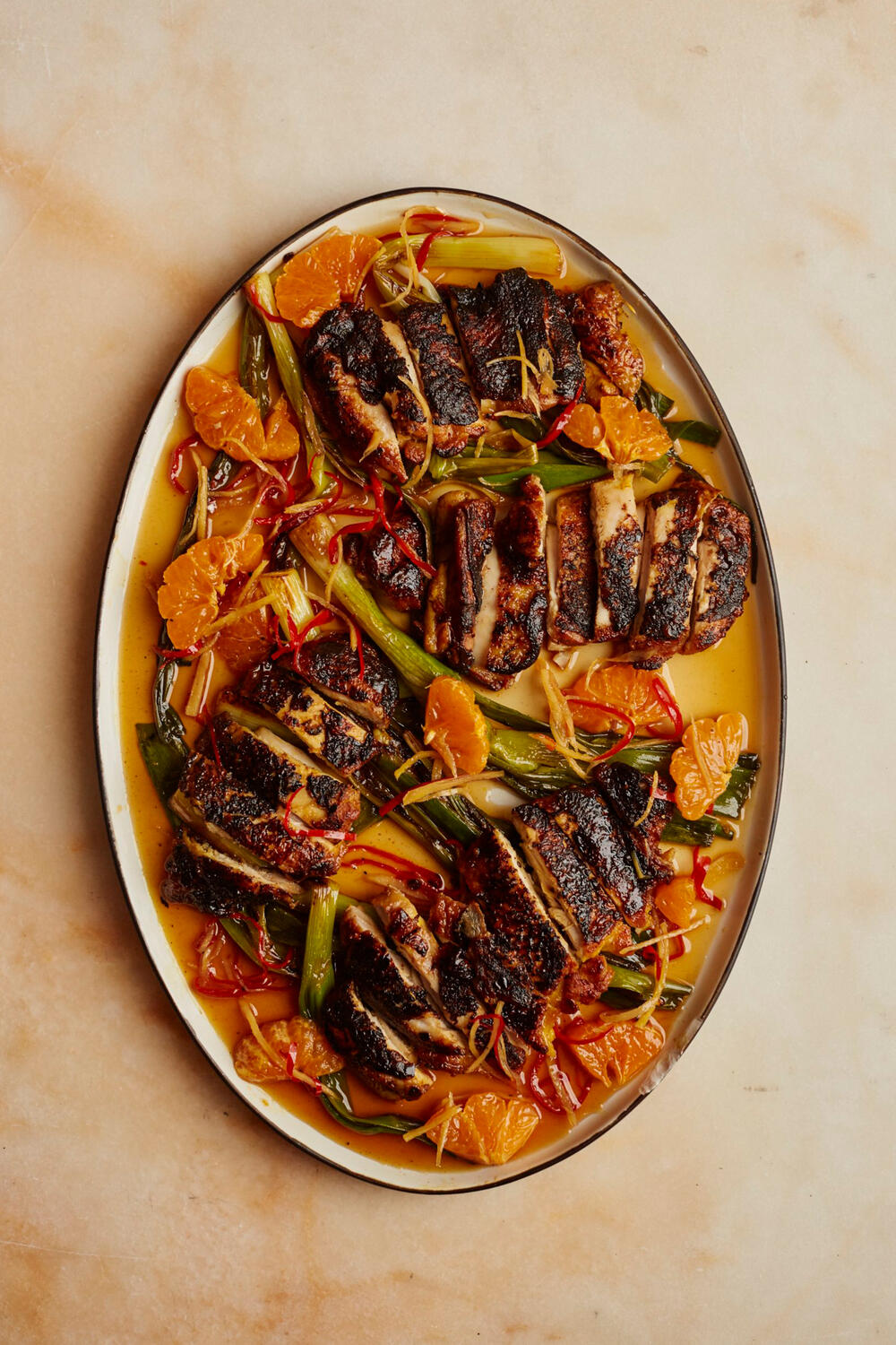 HAUPTSPEISE Krosse Hühnchenkeulen mit Karamell-Clementinen-Dressing und Wildreis by Ottolenghi