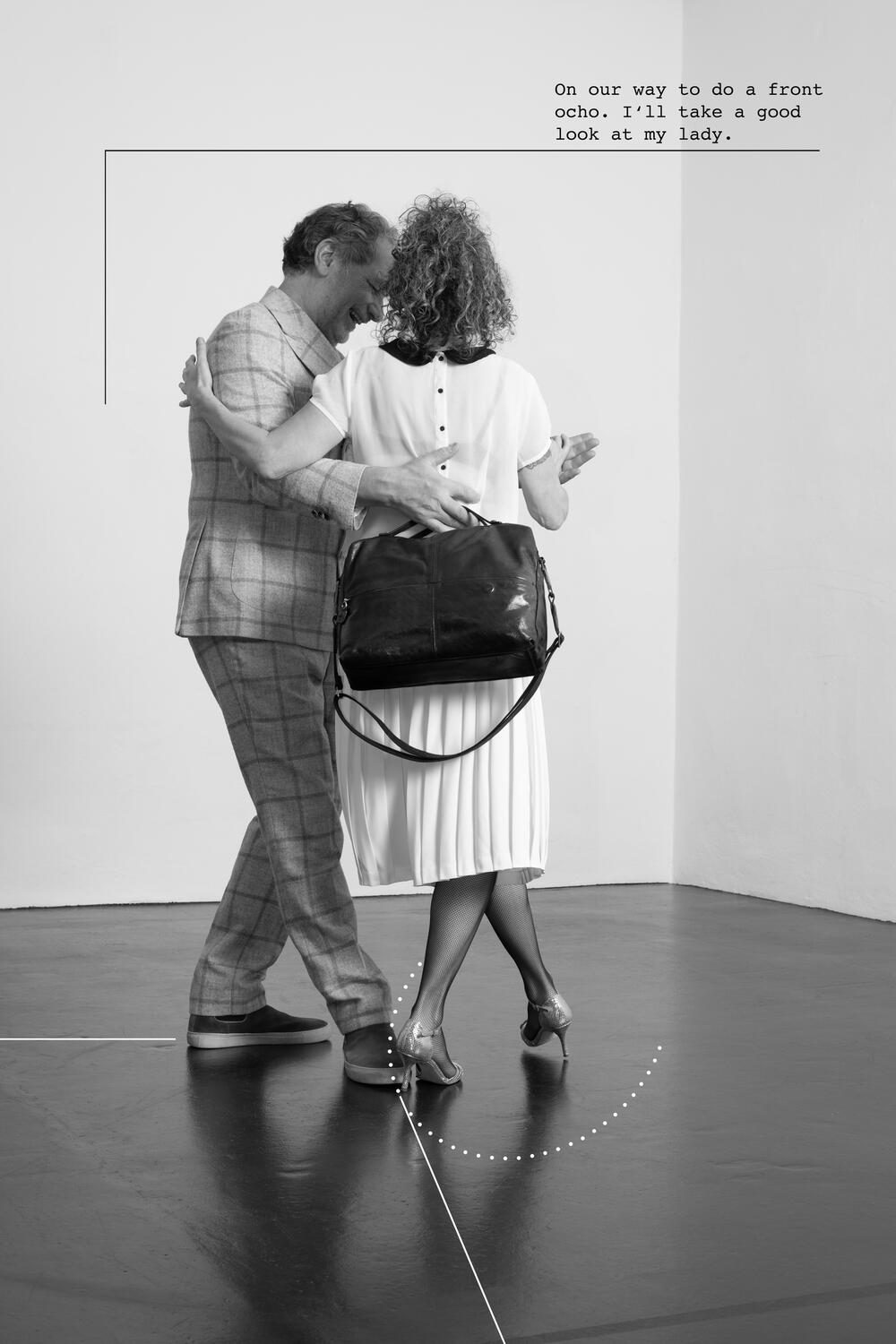 Tango dancing with unisex bag THE MILLER in vegetable-tanned leather in black