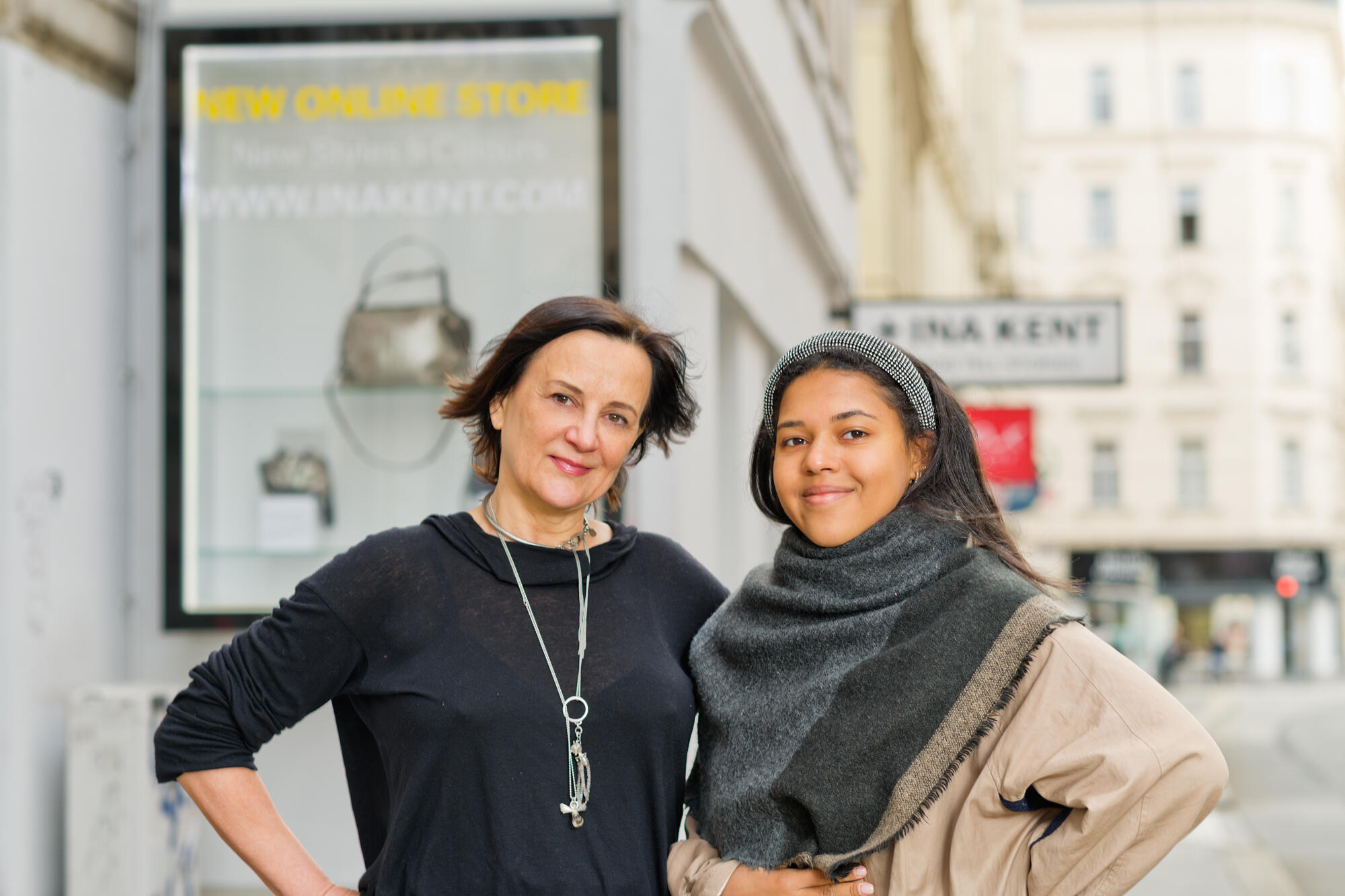 Ina und Tochter Loleth Kent, portraitiert von Adrian Batty