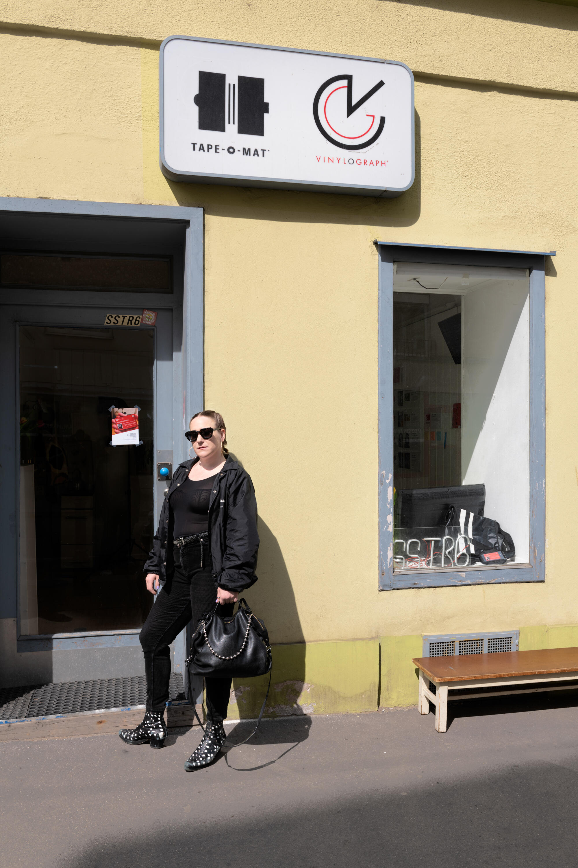 INA KENT meets Kati Trenk – DELA EDEN ed.1 black und BALL'N'CHAIn ed.1