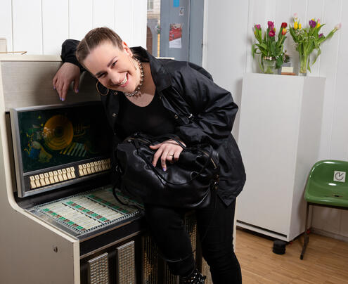 INA KENT meets Kati Trenk im Vinylograph – DELA EDEN ed.1 black und BALL'N'CHAIn ed.1