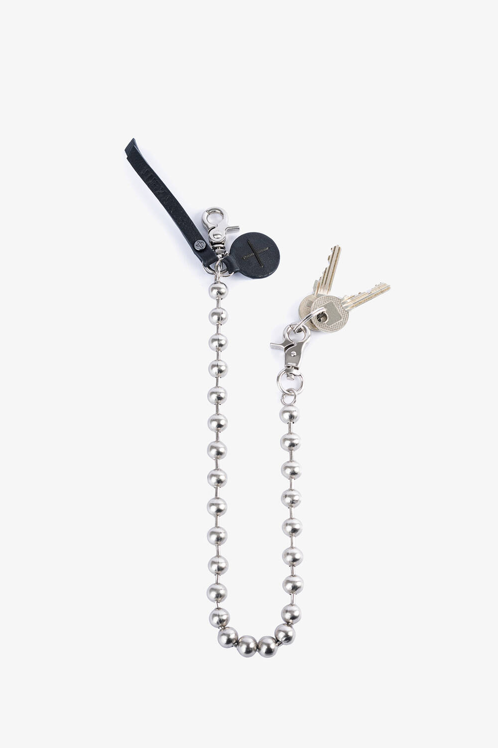 Kugelkette/ Schlüsselkette in silber, BALL'N'CHAIN ed.1 von INA KENT mit schwarzen Details aus Leder an zwei Schlüssel angehängt