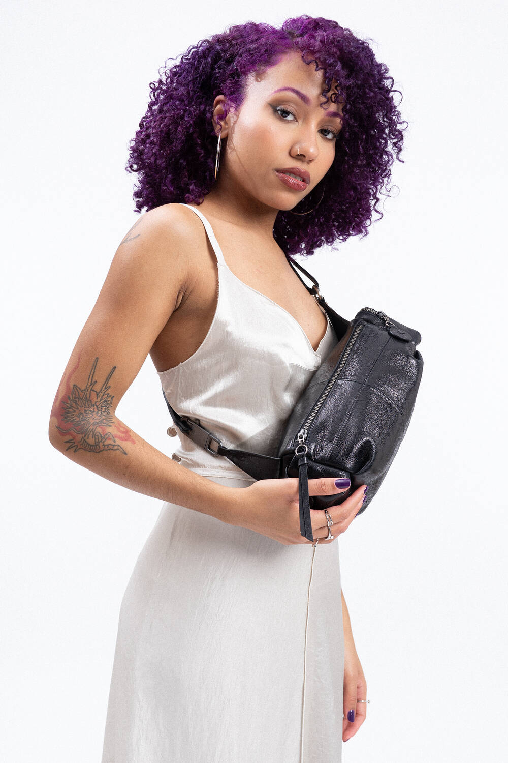 Ledertasche aus glänzendem, schwarzem Leder namens ROXIE ed.1