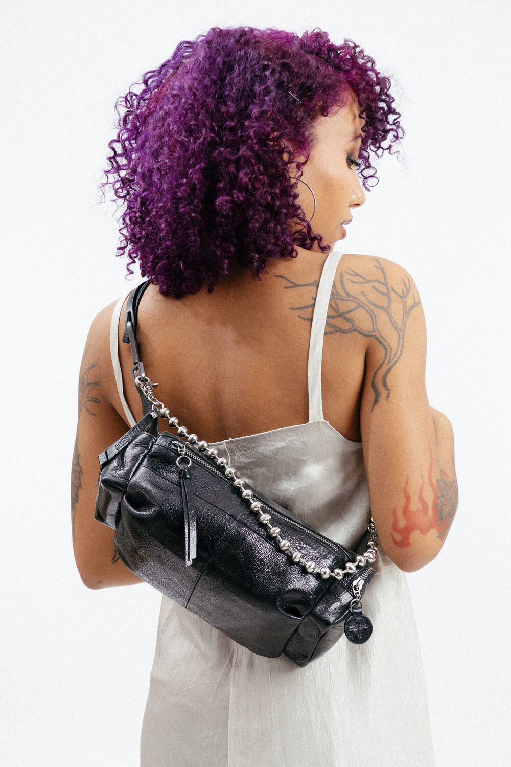 Ledertasche aus glänzendem, schwarzem Leder namens ROXIE ed.1