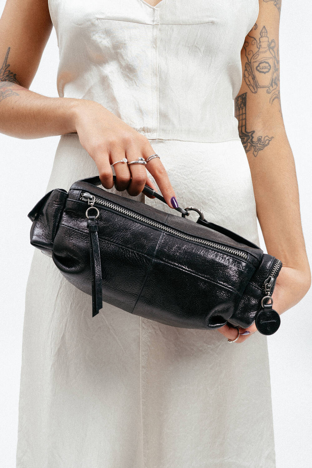 Ledertasche aus glänzendem, schwarzem Leder namens ROXIE ed.1