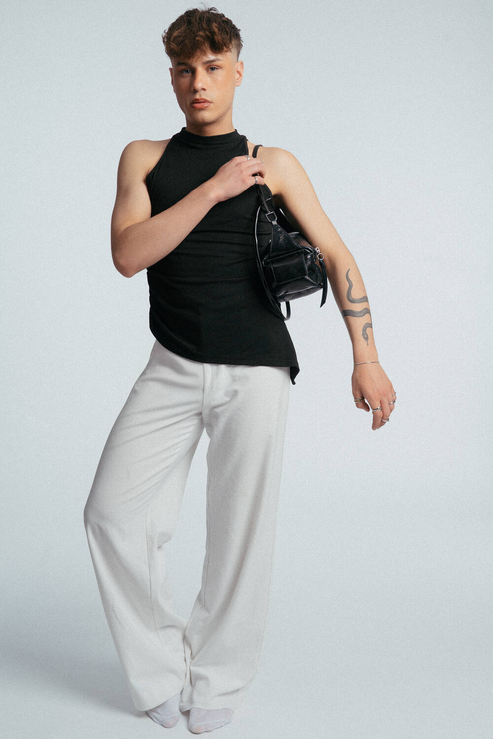 Ledertasche aus glänzendem, schwarzem Leder namens ROXIE ed.1