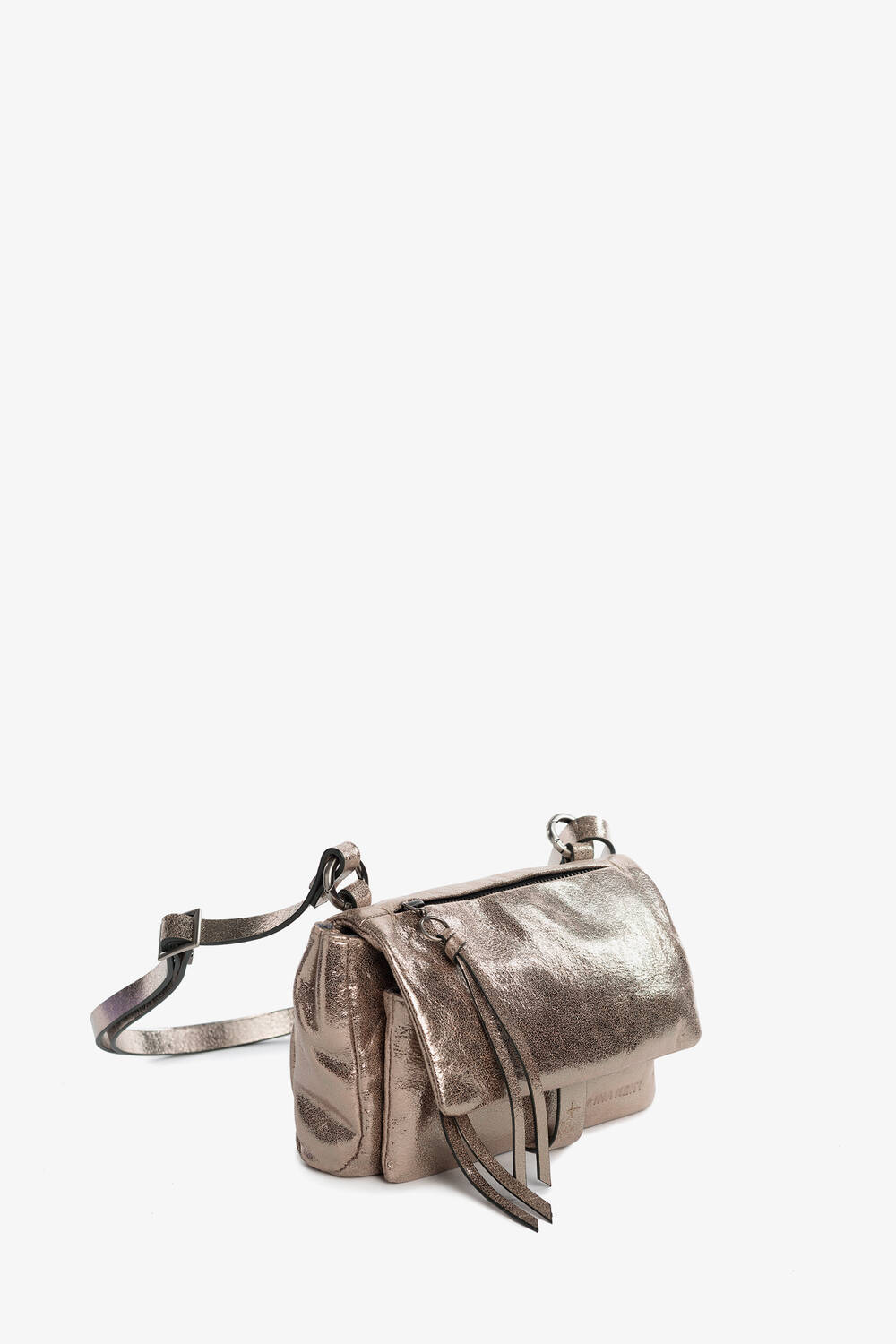 Goldene, kleine Flapbag aus Leder von der Seite