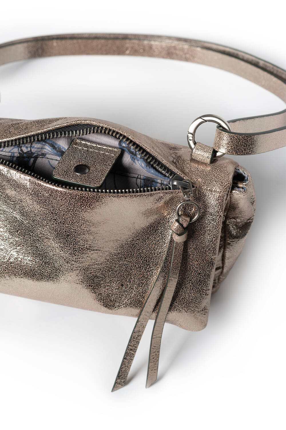 Goldene, kleine Flapbag aus Leder von Innen