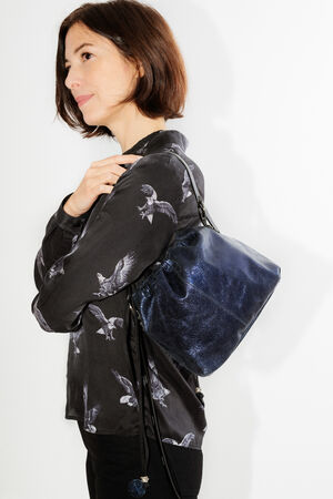 Bucket bag BUFFY ed.1 crackled navy made of shimmery metallic leather worn as shoulder bag