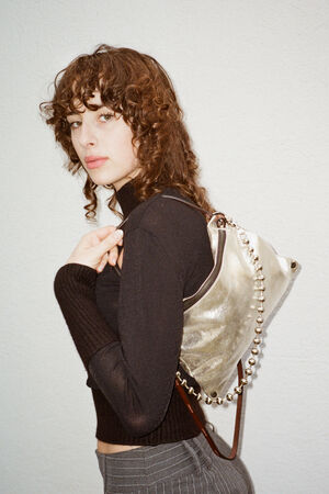 INA KENT Schultertasche MOONLIT ed.1 metallic crackled rock crystal mit Kettenriemen