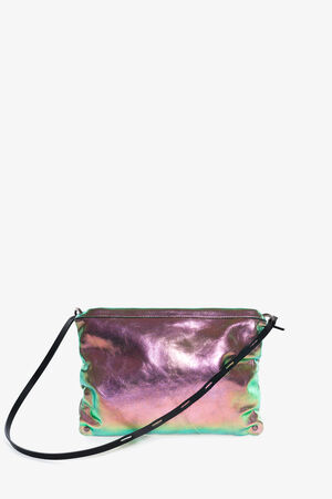 Rückseite der INA KENT Crossbody Bag MOONLIT ed.1 aus changierendem Metallic Leder in pink mit schwarzem Lederriemen