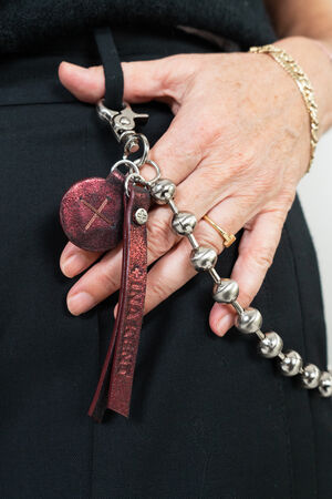 Kugelkette BALL'N'CHAIN ed.1 crackled velvet red als Hosenkette