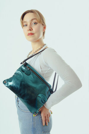 Crossbody Bag MOONLIT ed.1 crackled dark teal – Tasche aus seegrünem Metallic-Leder