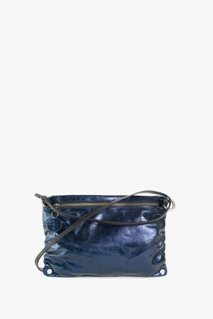 MOONLIT ed.1 von vorne fotografiert. der Riemen fällt schräg über die Tasche. 