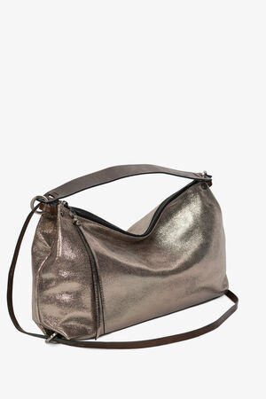 Die metallisch-silberne Handtasche von INA KENT besticht durch eine glatte Textur, ergänzt durch einen dunklen, verstellbaren Schultergurt und einen Reißverschluss – alles vor einem makellos weißen Hintergrund.