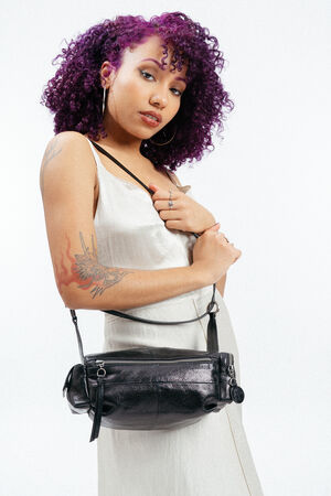 Ledertasche aus glänzendem, schwarzem Leder namens ROXIE ed.1