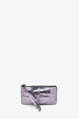 Metallisches lila Etui aus glänzendem Leder von vorne