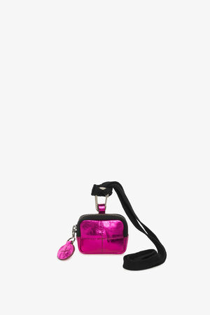 kleines Pinkes metallisches Earbud case namens X.LIO ed.1 mit Band