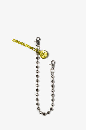 Kugelkette aus Metall mit gelbem Lederanhänger