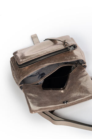 Goldene, kleine Flapbag aus Leder von Innen