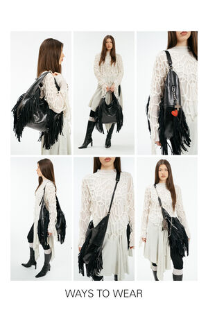 Sechs unterschiedliche Tragevarianten von der großen, schwarzen Ledertasche MIOW ed.1 mit Fransen