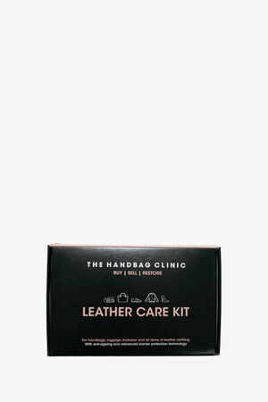 Eine schwarze Box mit der Aufschrift "Leather Care Kit" von The Handbag Clinic, ideal für Handtaschen, Reisegepäck, INA KENT-Accessoires, Schuhe und Kleinlederwaren.