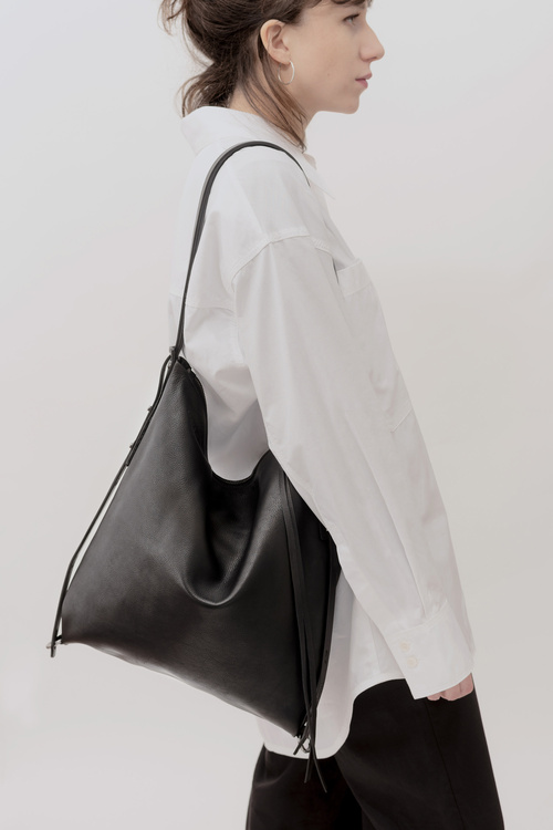 Versatile, spacious tote bag made of black leather AMPLE ed.1 black